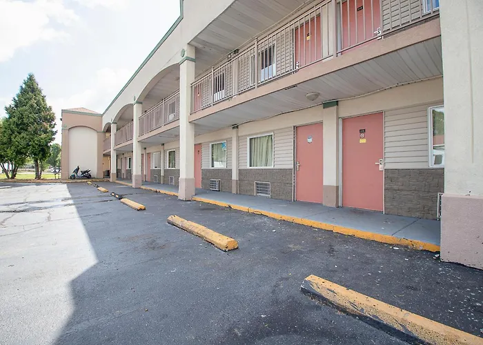 Hotel O Daylight Inn Elkhart I-90, In